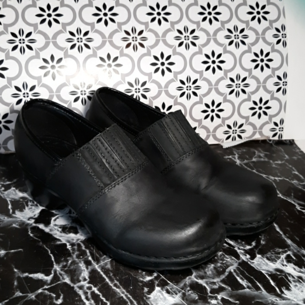 Bjorndal nursing mules clogs 8.5 black suede